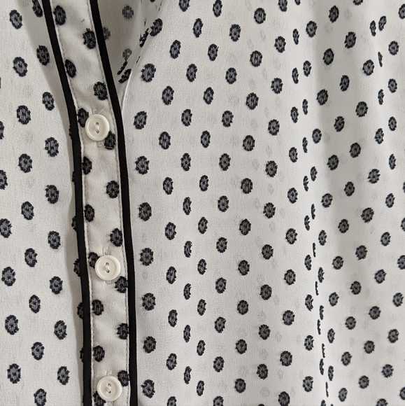 Black & White Blouse - Picture 2 of 6